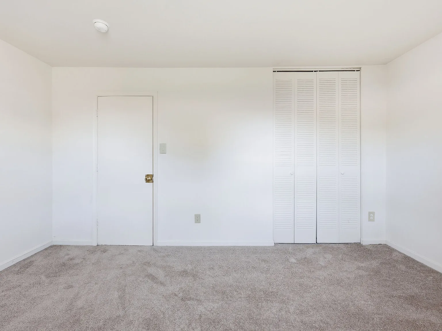 Crown Square Apartments — Photo 3