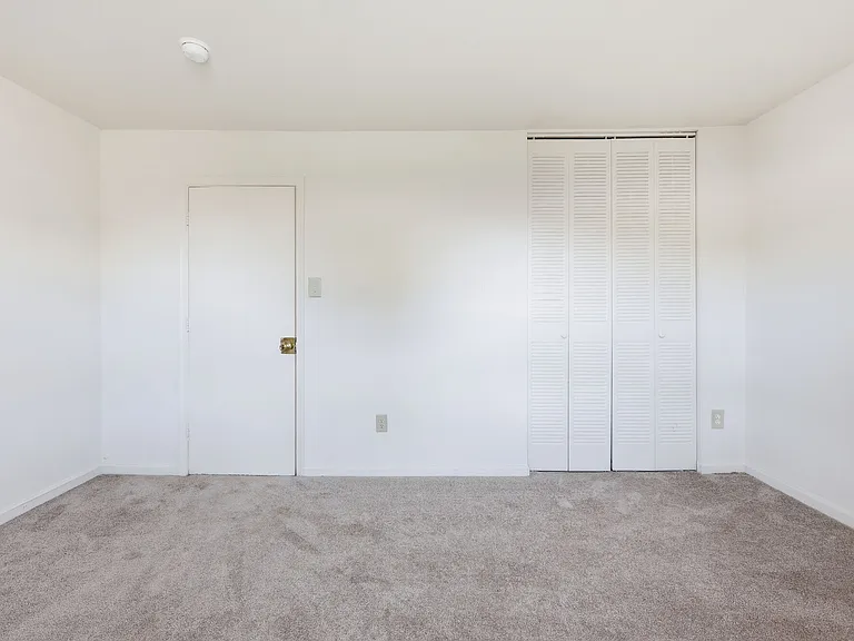 Crown Square Apartments — Photo 3