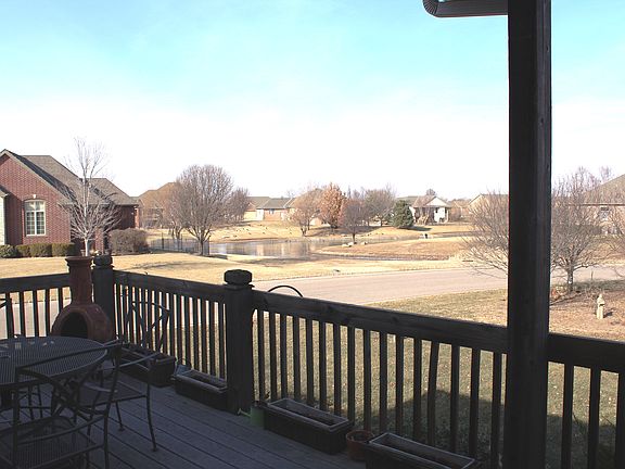 5th image of 517 E Stone Lake Ct