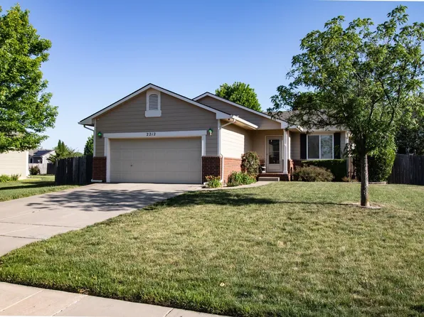 2212 E Carriage Dr, Derby, KS 67037