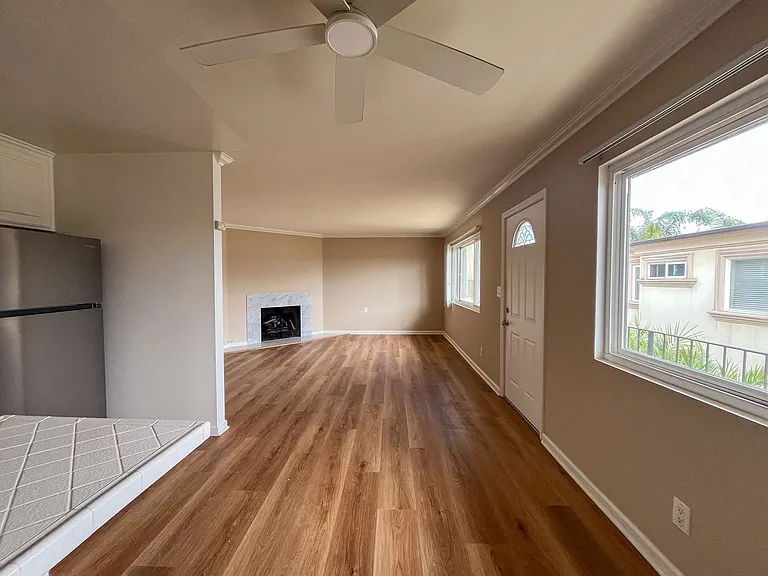 221 Sheldon St — Photo 11