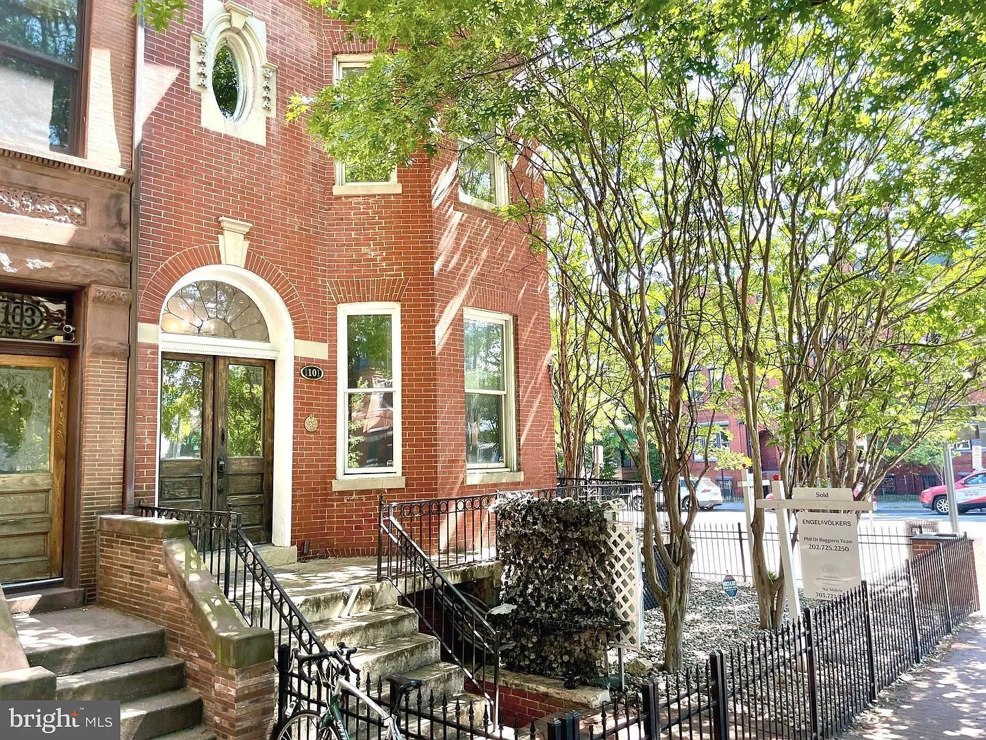 1 bed, 1044 sqft, $2,395 — Photo 1