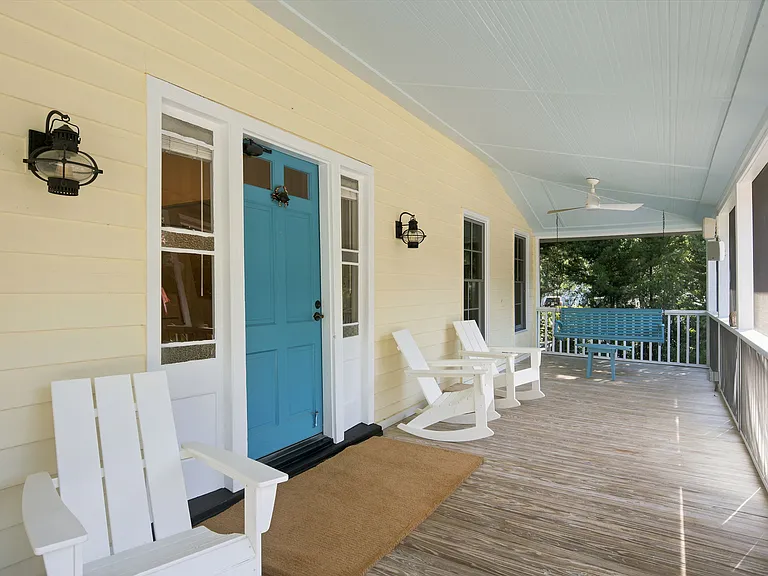 2424 Middle St — Photo 2