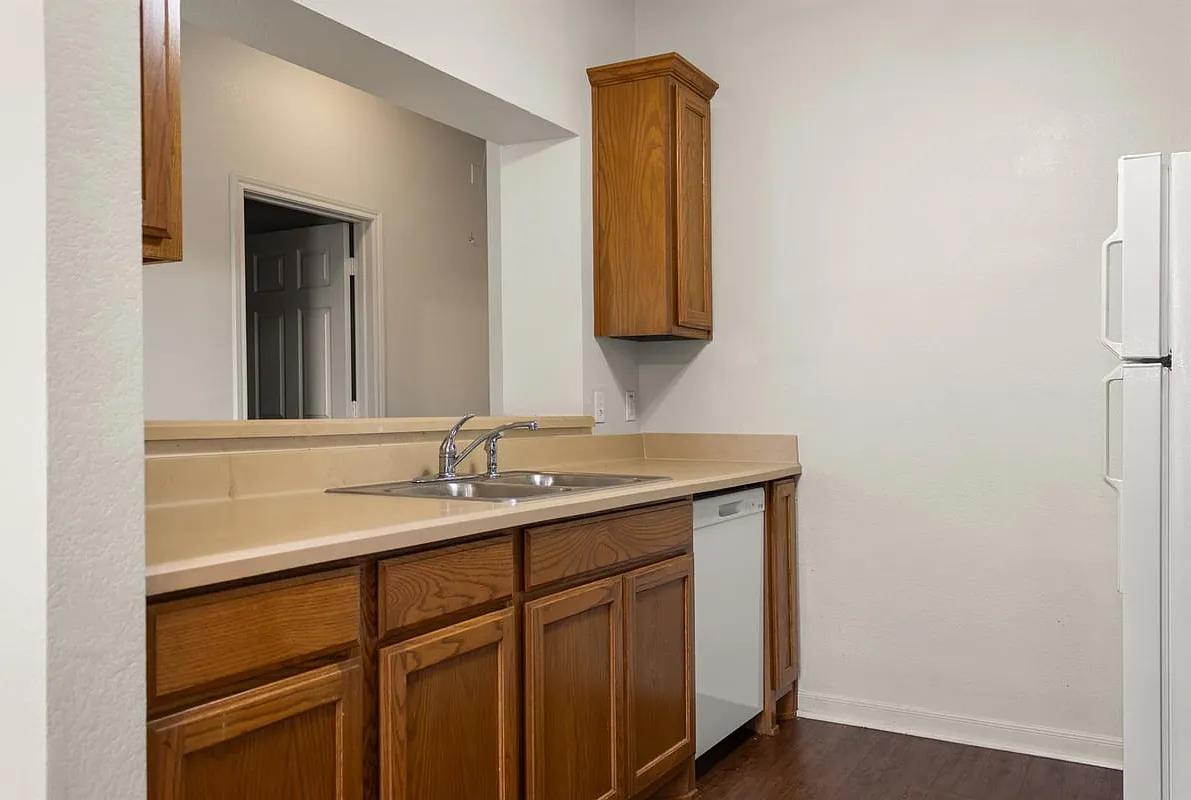 2108 2114 Breezy Dr - 2112 Breezy — Photo 3
