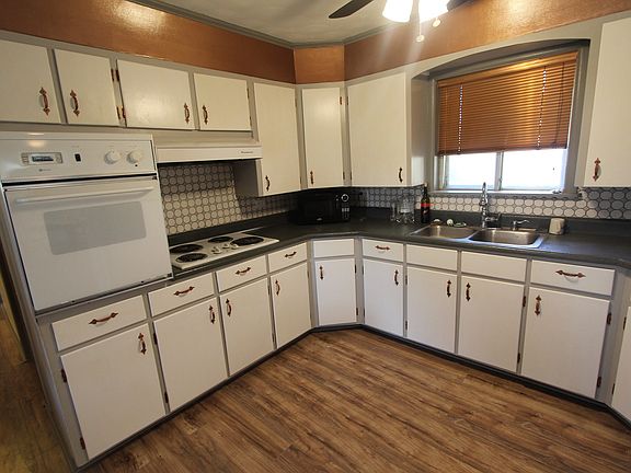 3rd image of 1025 Cope Dr