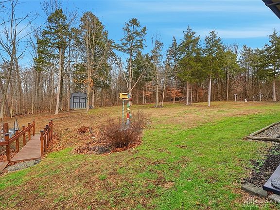 5th image of 7182 Brook Dr