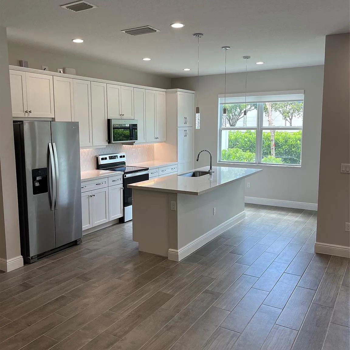 3 bed, 2.5 bath, 1787 sqft, $3,600 — Photo 2