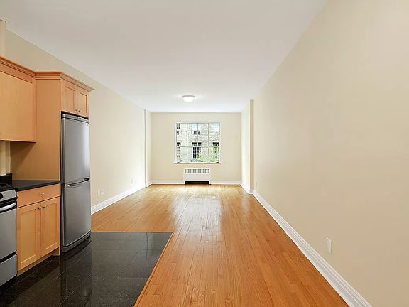 4th image of 17 E 67th St APT 3D