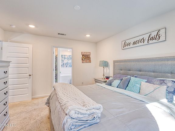 5th image of 606 Verbena Dr