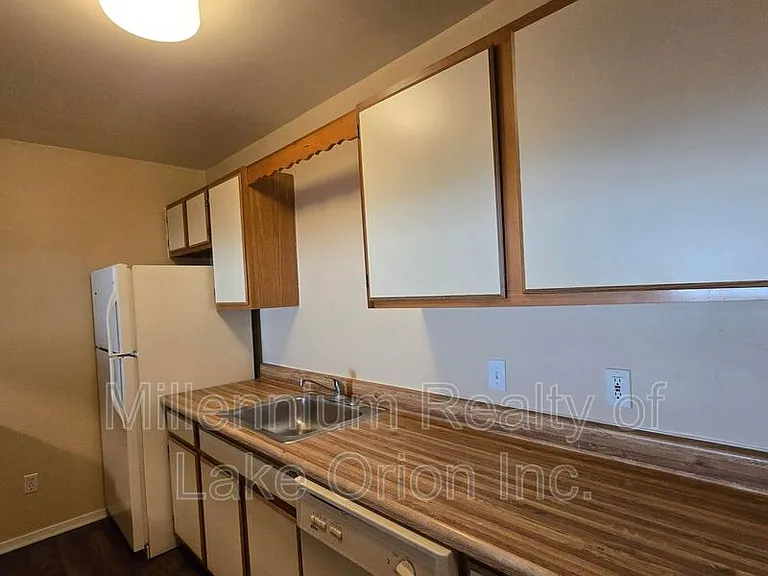 25 Louck St #16 — Photo 8