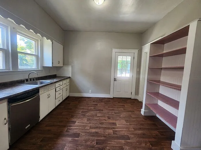 2639 Fenwood Ave — Photo 5