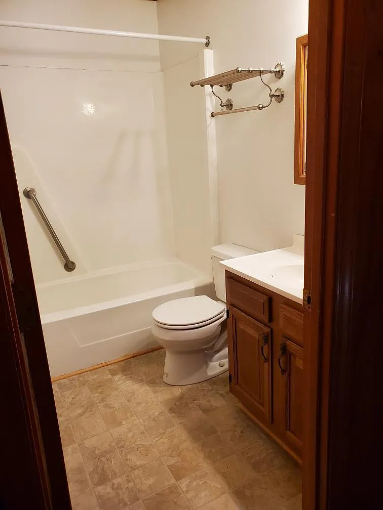 2 bed, 1.5 bath, 1028 sqft, $1,000 — Photo 4