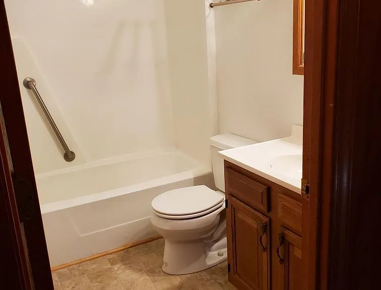205 Clearview Dr NE #3 — Photo 4