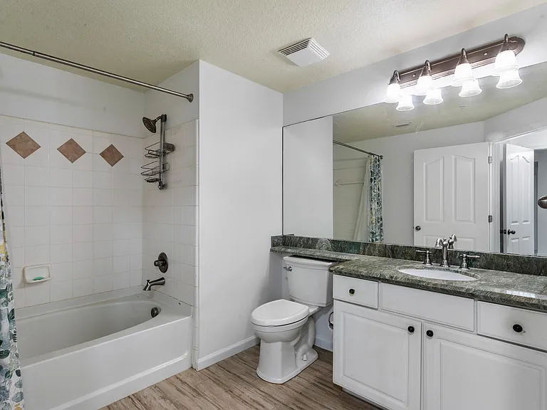 10103 Myrtlewood Cir W — Photo 17