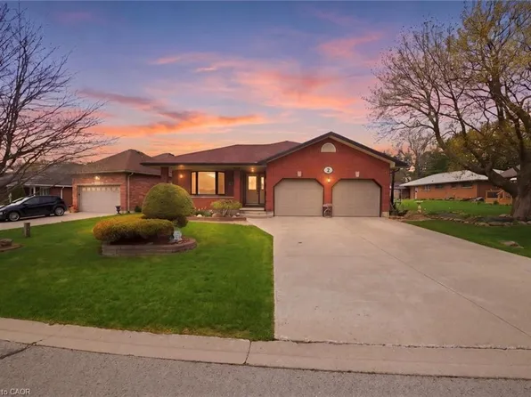 2 Viola Ct, Norfolk County, ON N4B 3C9