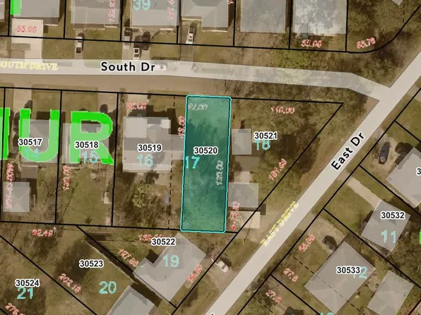 3027 South Dr, Groves, TX 77619