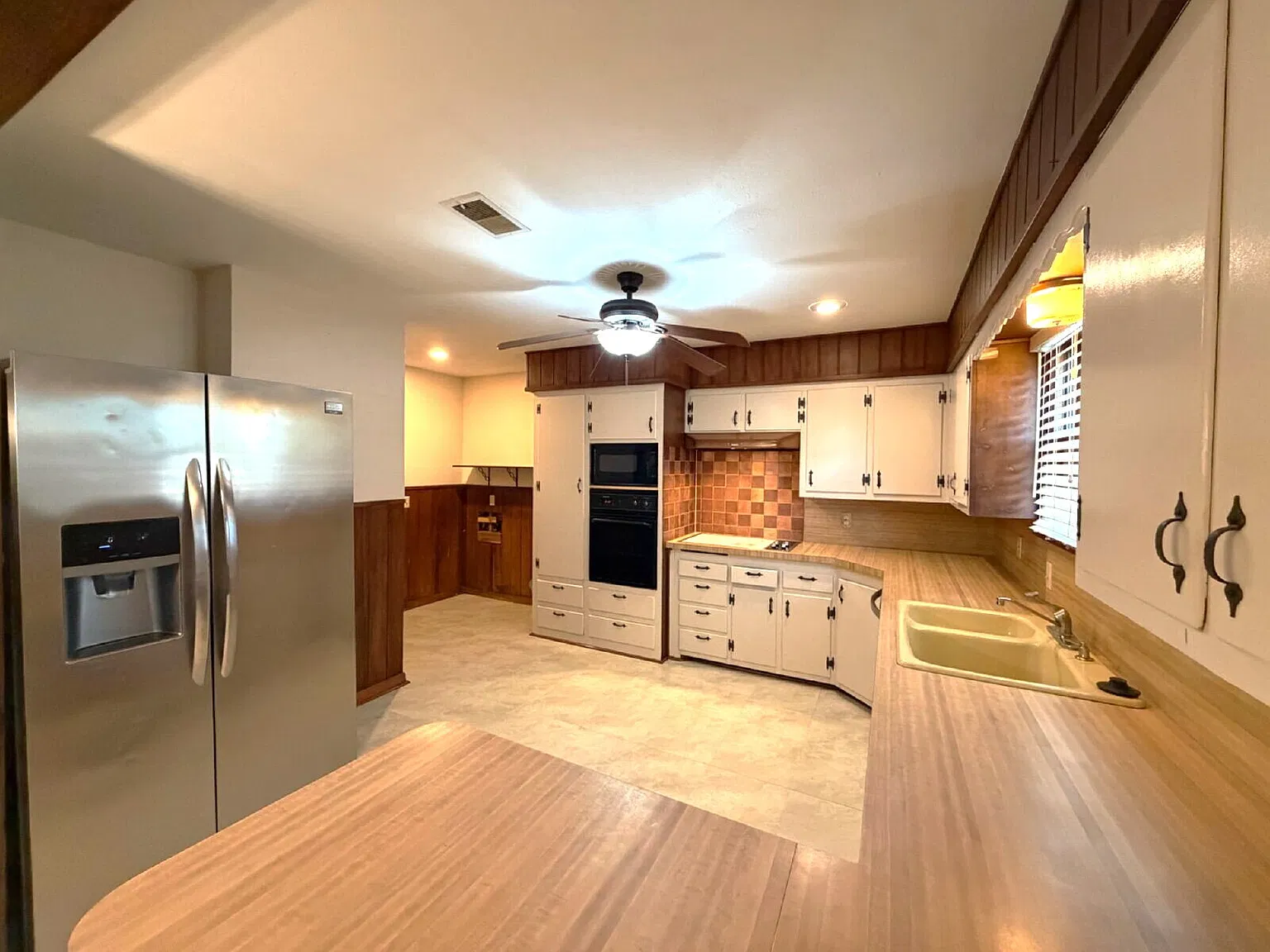 4 bed, 2.0 bath, 2384 sqft, $1,800 — Photo 4