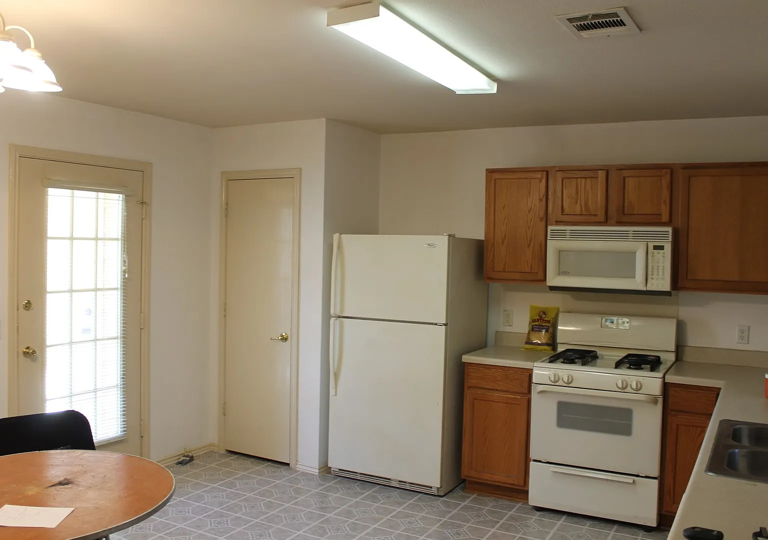 Beautiful Manor home for rent, 11512 Melstone Dr — Photo 2