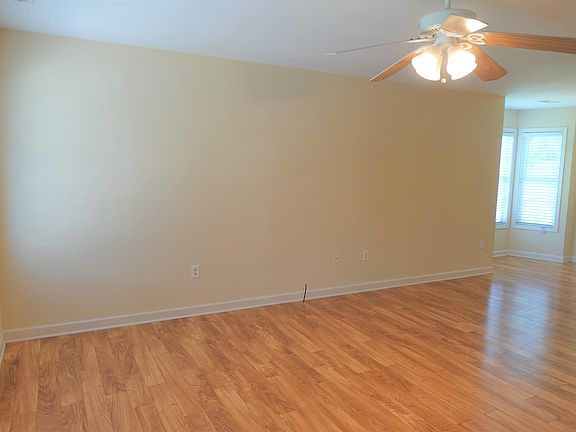 3rd image of 131 River Oaks Cir
