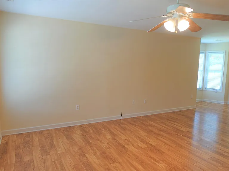129 River Oaks Cir — Photo 3