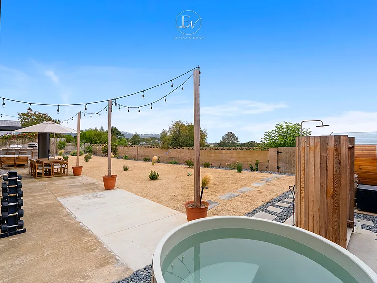 8536 Cliffridge Ave — Photo 7