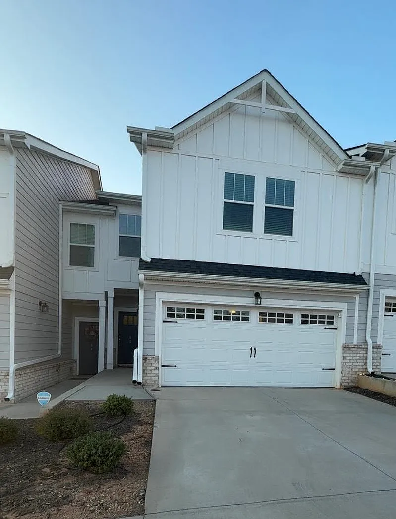 3 bed, 1818 sqft, $2,350 — Photo 1