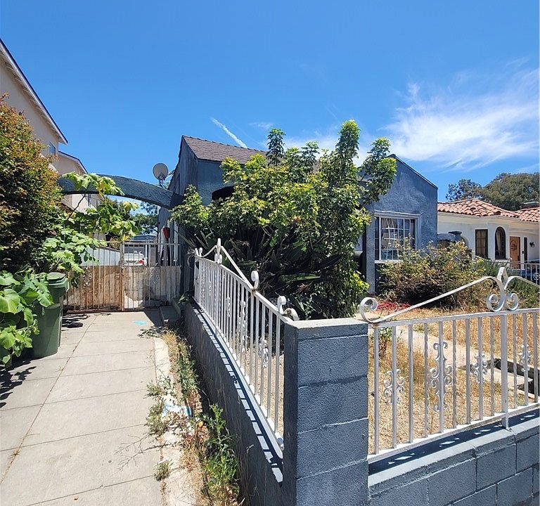 2nd image of 1532 Carmona Ave