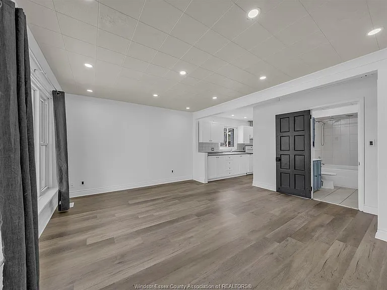 1183 Felix Ave — Photo 8
