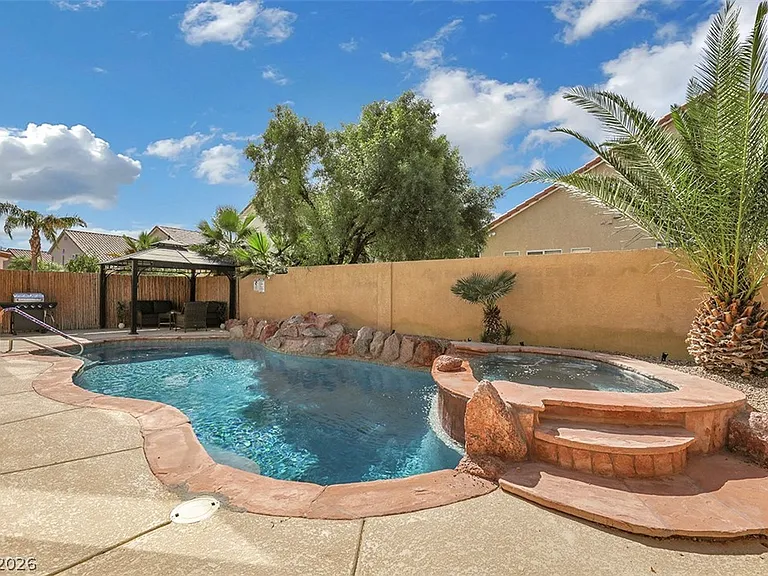 7855 Windward Rd — Photo 1