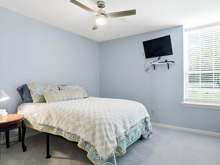 2412 Emerald Cir — Photo 29