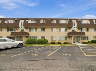 8812 Briar Ct APT 2D, Des Plaines, IL 60016