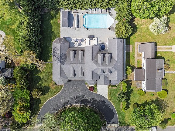 3rd image of 68 Maple Avenue