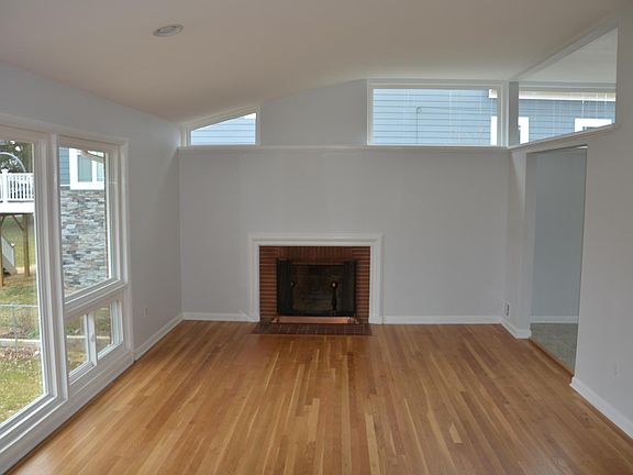 4th image of 6827 Rosemont Dr