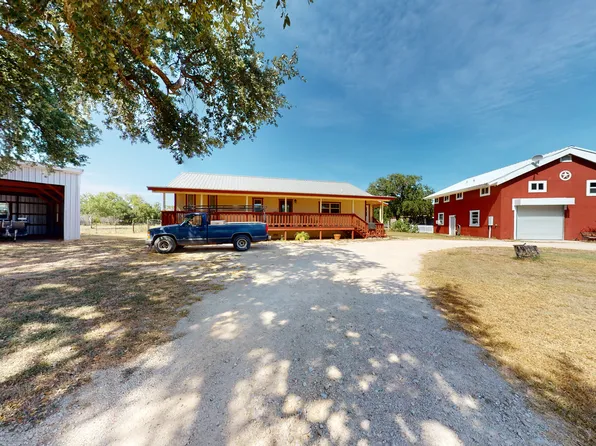 5738 FM 2538, Marion, TX 78124
