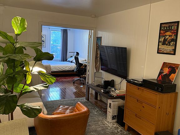 4th image of 216 E 5th St APT 6