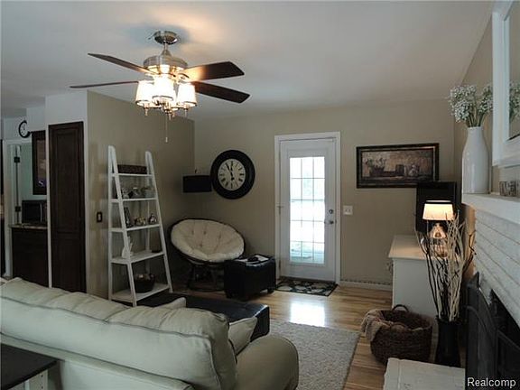 5th image of 3108 E Woodland Dr