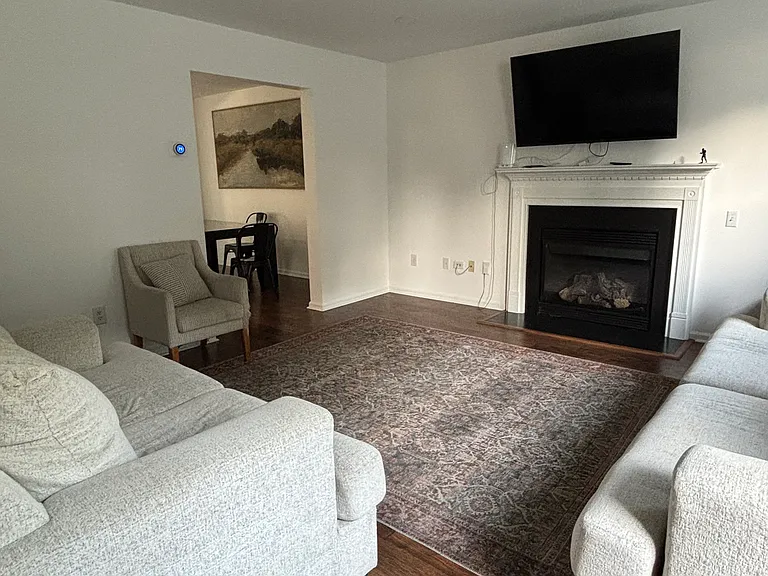 121 Burns Way — Photo 2