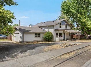 102 West St, Talent, OR 97540