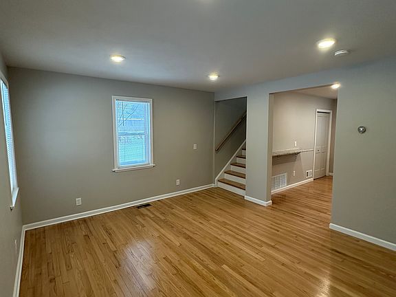 4th image of 64 E Oneida St