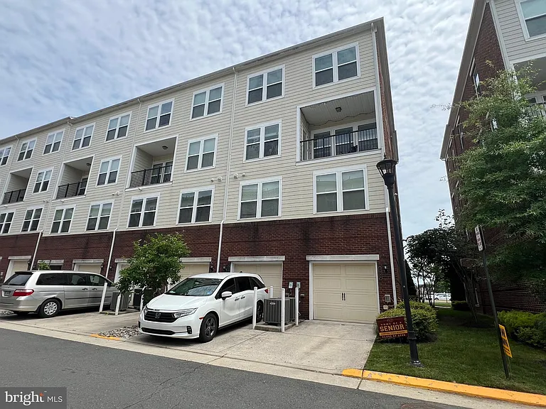3048 Rittenhouse Cir — Photo 17