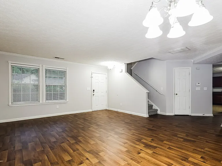 2894 Edgewater St SW — Photo 6