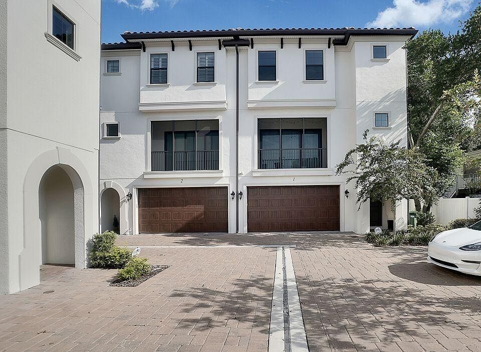 1st image of 3215 W De Leon St #1