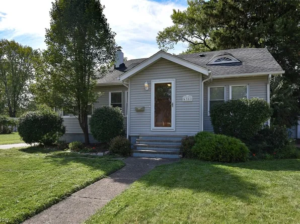 4308 W 223rd St, Fairview Park, OH 44126