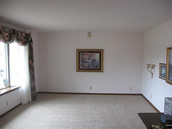 2nd image of 711 E 530th Ave