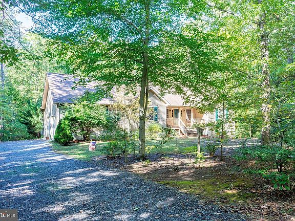 3rd image of 138 Shorewood Dr