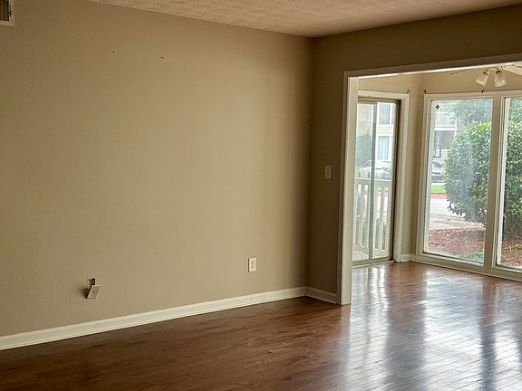 3rd image of 1206 Augusta Dr
