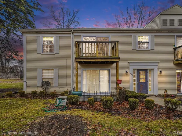902 Chestnut Hill Dr APT E, Auburn Hills, MI 48326