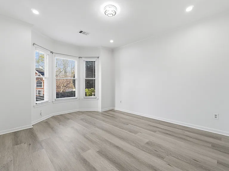 1150 River Overlook Dr — Photo 3