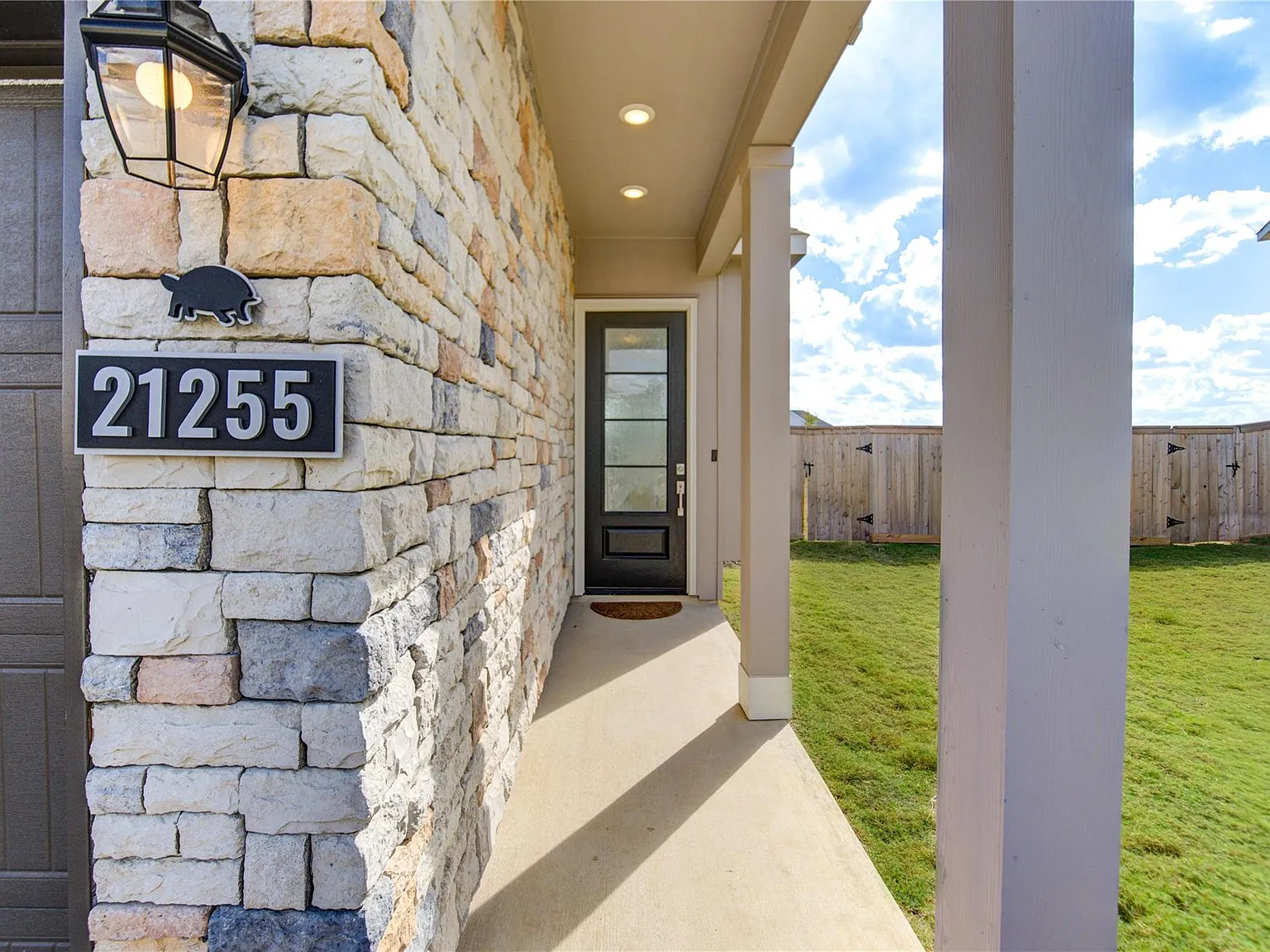 3 bed, 2.5 bath, 1981 sqft, $2,450 — Photo 4
