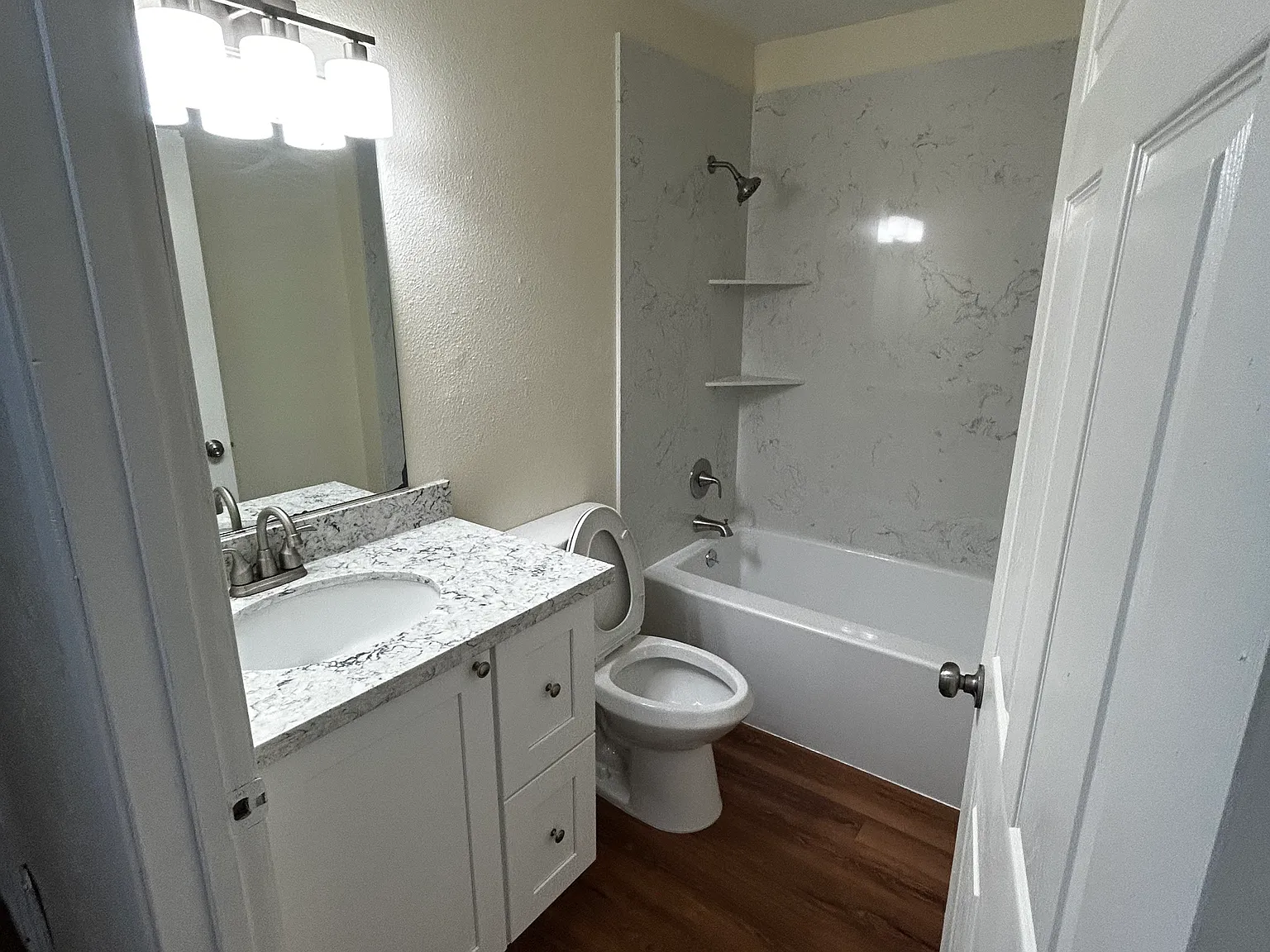 2 bed, 1.5 bath, 912 sqft, $2,000 — Photo 4